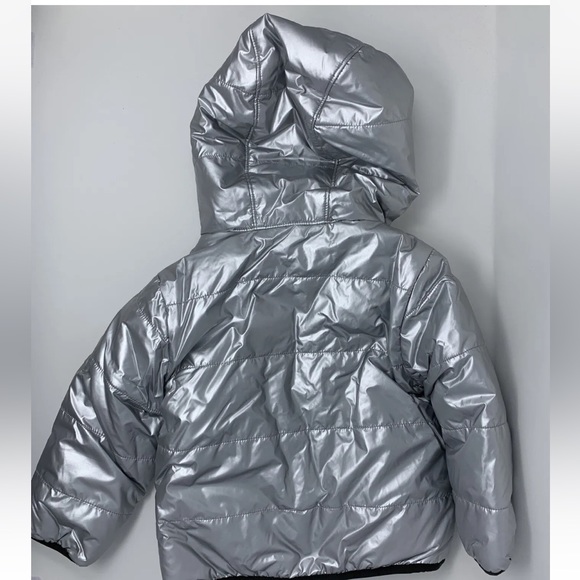 NWT 2T Gap reversible metallic Sherpa silver/grey winter coat - Picture 5 of 10